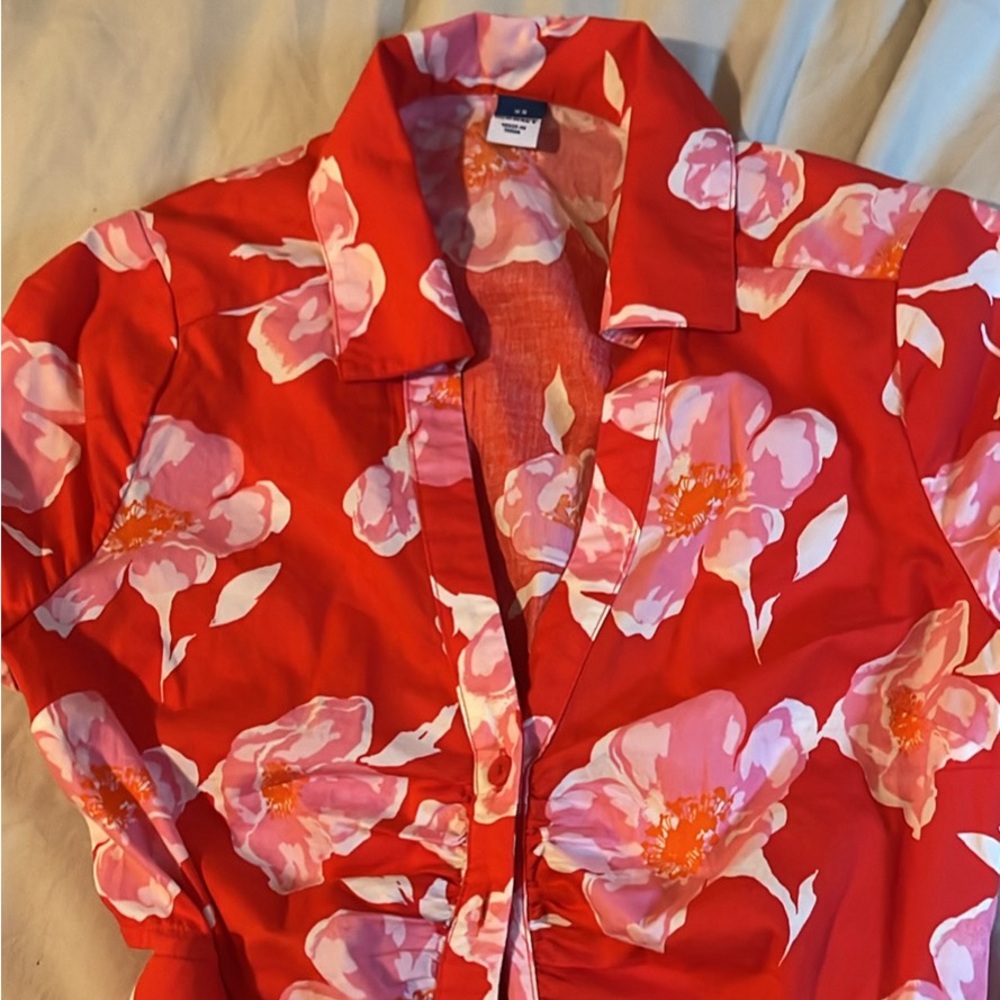 casually dress with small side cutouts 😉 new never worn size small